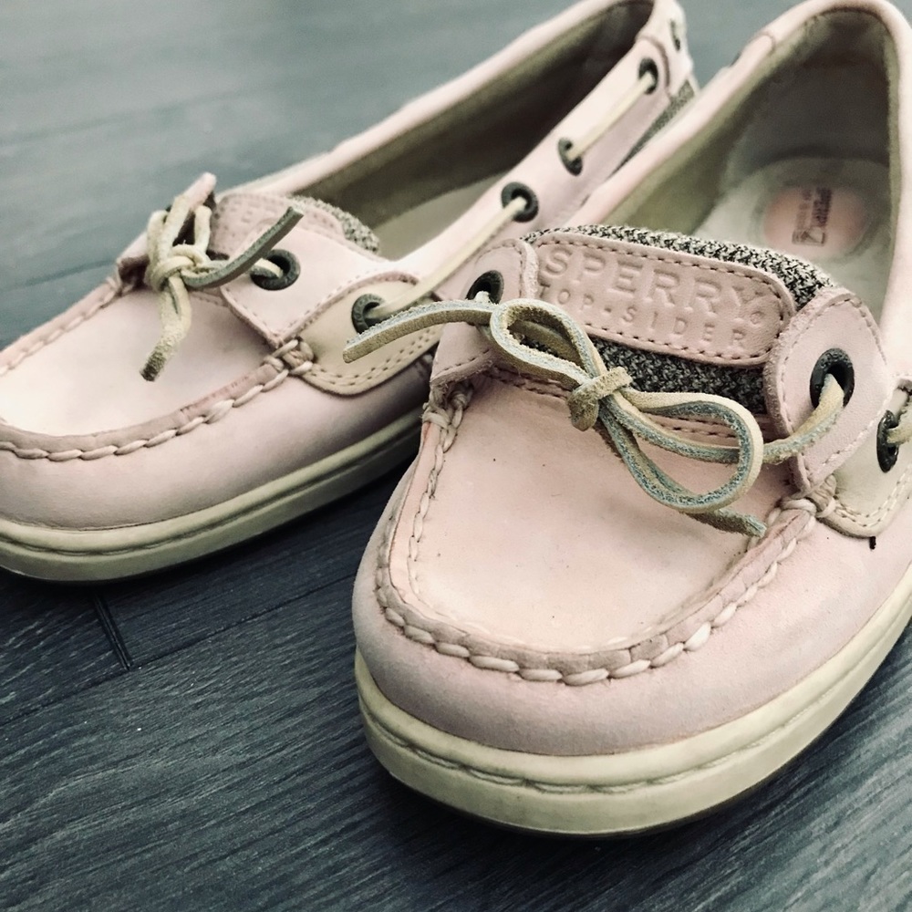 Sperry boat shoes in baby pink size 6